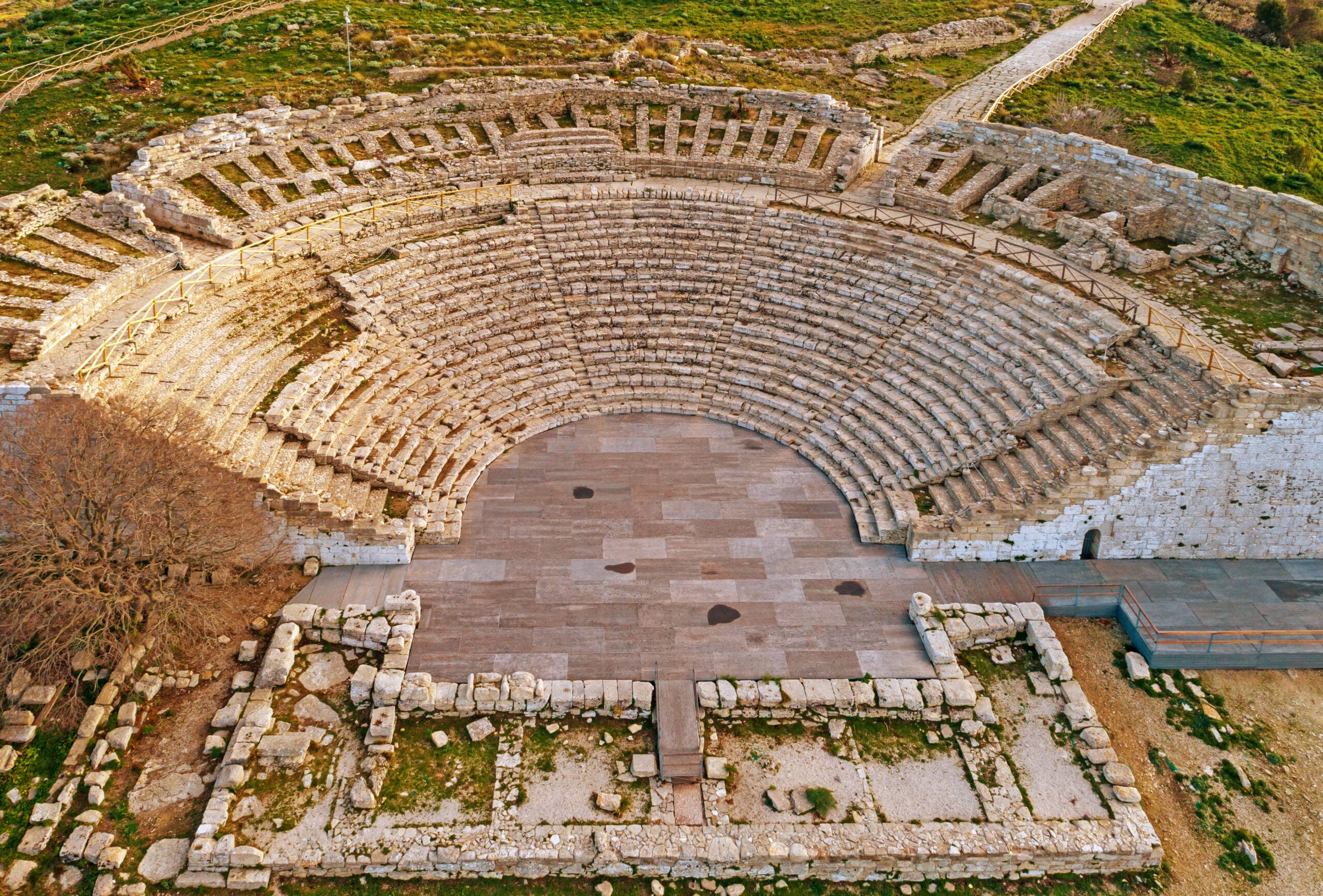 Segesta: tra storia, templi e paesaggi mozzafiato