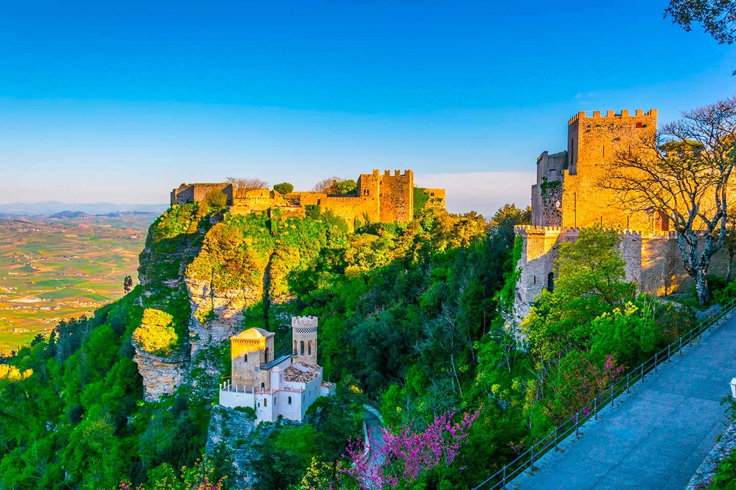 Erice: borgo medievale tra cielo e mare