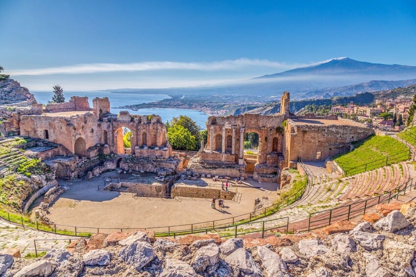 Taormina: la perla dello Ionio tra mare, storia e spettacolo
